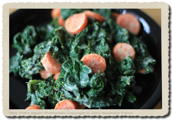 A healhty salad that combines kale and carrots.